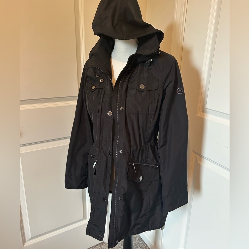 Michael Kors black button/buckle rain jacket with hood